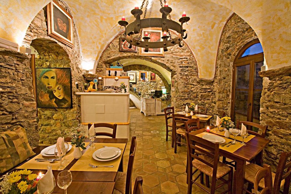 Le Petit Chateau Vezzi Portio Exterior photo