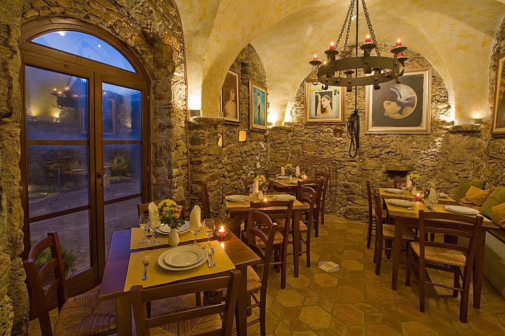Le Petit Chateau Vezzi Portio Exterior photo